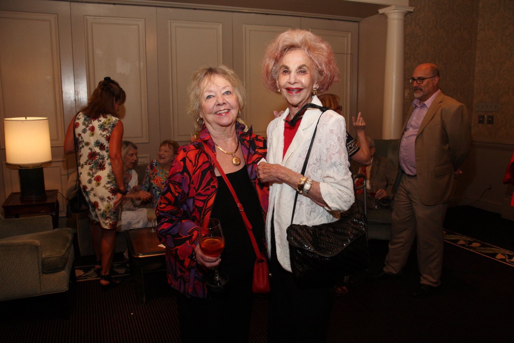 Susan Murphy, Gloria Thomas